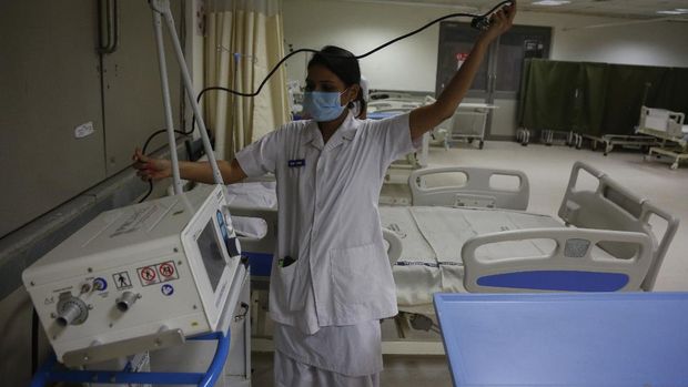 A health worker sets up beds inside a ward being prepared for the omicron coronavirus variant at Civil hospital in Ahmedabad, India, Monday, Dec. 6, 2021. (AP Photo/Ajit Solanki)