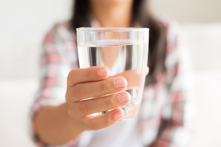 7 Waktu Terbaik untuk Minum Air Putih Selain Setelah Bangun Tidur