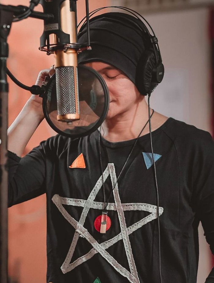 Setelah selesai menjalankan rehabilitasi narkoba, Anji sudah kembali bernyanyi.