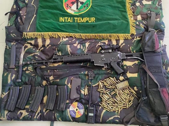 Atu Kogoya, seorang anggota teroris KKB di Yahukimo, Papua, ditembak mati Satgas TNI. Dari tangan Atu, disita senpi serbu yang direbut dari prajurit TNI. (dok Istimewa)