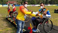 Bonus berupa uang pembinaan jutaan rupiah kepada Zainudin sebagai bentukapresiasi atas prestasinya dengan harapan menjadi motivasi bagi anggota kepolisian lainnya. 