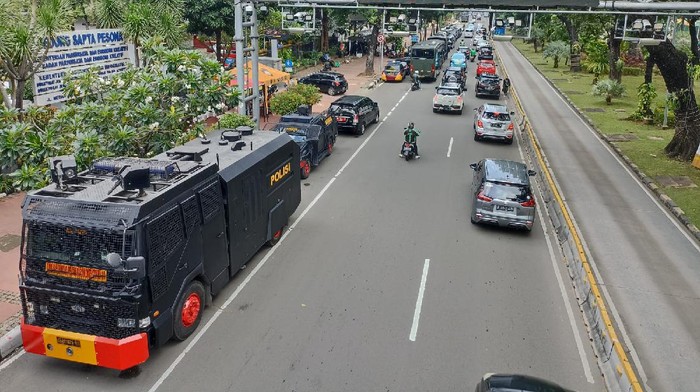 Demo buruh.