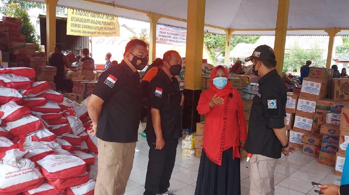 Ditresnarkoba Polda Jatim kirim bantuan untuk korban erupsi semeru
