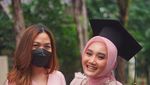 Selamat! 7 Potret Manis Fatin Akhirnya Wisuda