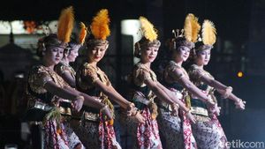 Gemulai Tarian Bedhaya Sapta Saat Pentas di Bandung