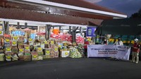 Selain bantuan alat berat, BUMN konstruksi yang handal dalam pembangunan ini juga mengirimkan bantuan berupa logistik, sembako paket lengkap, diantaranya minyak goreng, beras, mie instan, gula, kopi, teh, susu, biskuit, popok bayi, pembalur wanita, masker, air mineral, kasur lipat, perlengkapan mandi dan obat-obatan.   