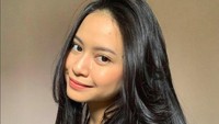 Pose Hanggini di laman Instagram juga dinilai sopan dan bukan tipikal artis yang suka tampil terbuka. Foto: dok. Instagram Hanggini