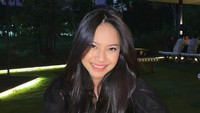 Melihat senyum Hanggini, apa masih ada yang tega selingkuh darinya? Foto: dok. Instagram Hanggini