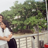 Usai cuitan Hanggini di Twitter menjadi viral, aktris 22 tahun itu pun kini dikabarkan telah putus dari sang kekasih, Junior Roberts. Junior Roberts diduga telah berselingkuh dengan lawan mainnya di serial Mozachiko, Rebecca Klopper. Foto: Instagram/juniorrobertss