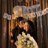 Saat ulang tahun Hanggini yang ke-22 pada 21 September 2021 lalu keduanya masih terlihat bersama. Junior Roberts bahkan masih memberikan kejutan untuk kekasihnya itu. Foto: Instagram/juniorrobertss