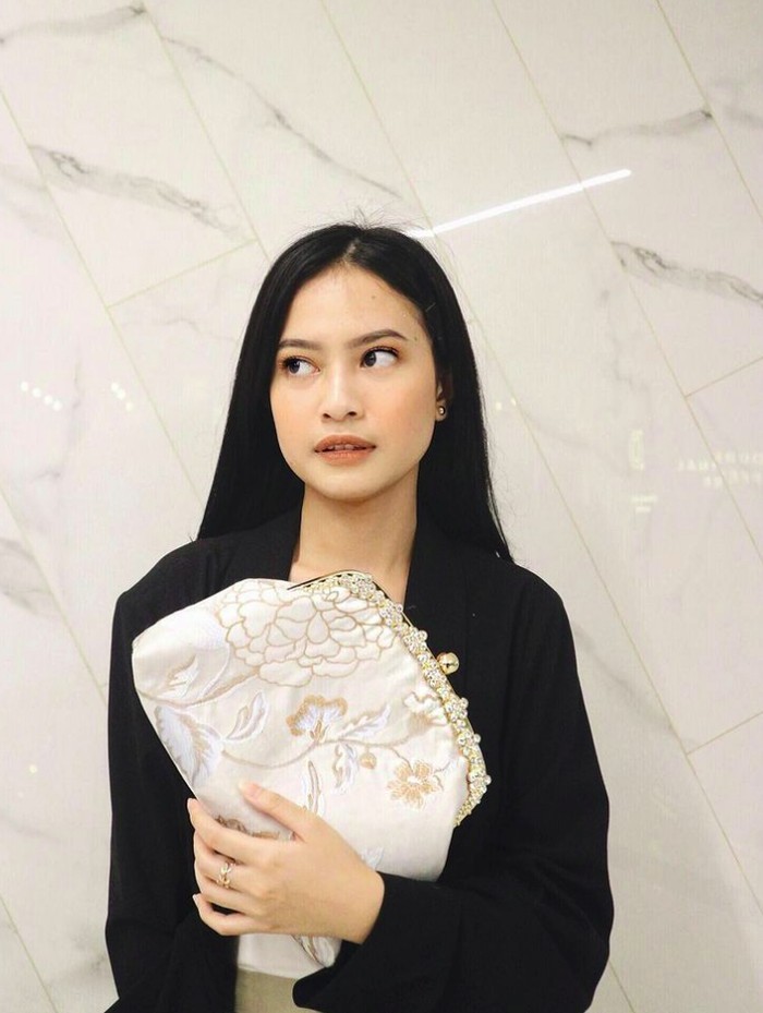 Jeha alias Hanggini yang curhat kekasih selingkuh