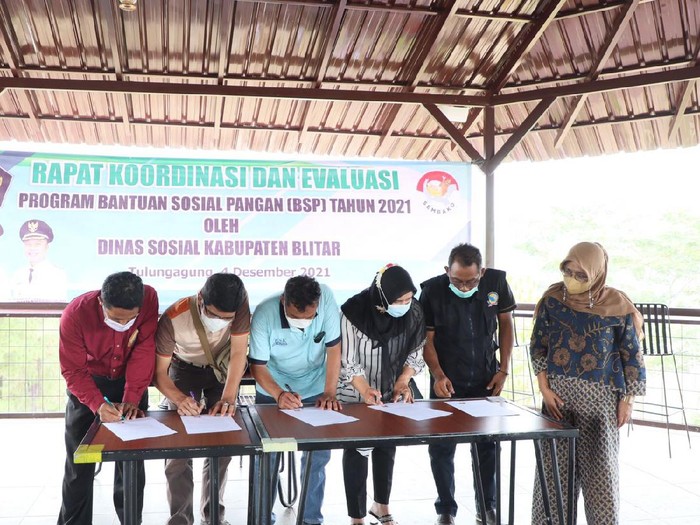 Hindari Penyelewengan Bansos Dinsos Kab Blitar Minta Pendamping Tandatangan Pakta Integritas