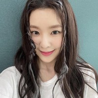 Irene Red Velvet dikenal sebagai “The Daegu Ulzzang” alias pemilik wajah terbaik dari Daegu sebelum debut. Dalam acara televisi Cultwo Show, terungkap bahwa leader Red Velvet itu sangat populer di SMA. Banyak siswa laki-laki yang datang ke kelasnya hanya untuk melihat Irene. Foto: dok Instagram @renebaebae