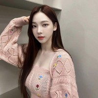 Karina aespa dikenal sebagai ulzzang sebelum bergabung dengan agensi SM Entertainment. Sebelum memulai debut, pemilik nama asli Yoo Jimin itu pun menjadi model video klip Taemin SHINee. Karina aespa sontak mencuri perhatian saat diumumkan sebagai personel aespa. Foto: dok Instagram @aespa_official