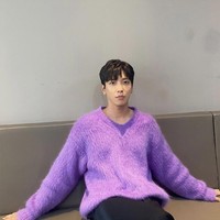 Yonghwa CNBLUE telah menjajal dunia akting sebelum populer sebagai vokalis bandnya. Ia dikenal sebagai ulzzang semasa sekolah dan semakin populer saat membintangi drama Korea You Are Beautiful bersama Park Shin Hye pada 2009. Foto: dok Instagram @jyheffect0622