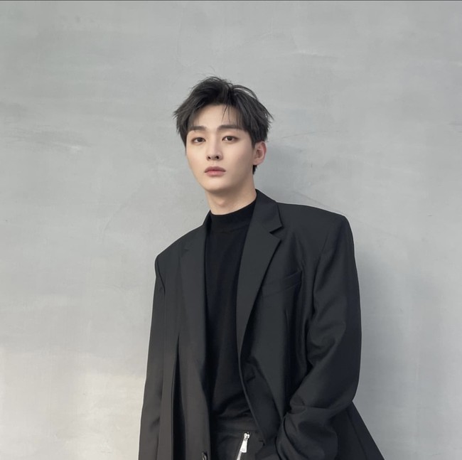 Yoon Jisung populer sebagai ulzzang sebelum mengikuti acara survival Produce 101 dan debut bersama Wanna One. Postingan Instagram-nya populer di tengah netizen Korea. Saat ini Jisung membintangi drama Korea Let Me Be Your Knight. Foto: dok Instagram @_yoonj1sung_
