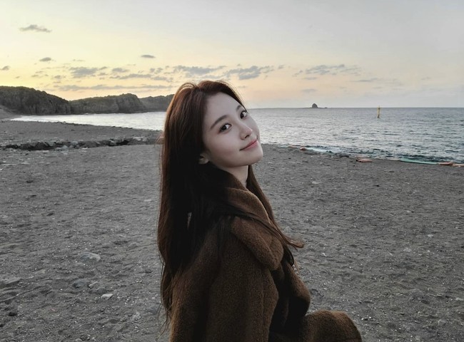 Dalam suatu kesempatan, Yura Girl’s Day mengungkap bahwa dirinya dihubungi lebih dari 40 agensi yang ingin merekrutnya. Sang ulzzang mencuri perhatian saat mengunggah videonya menari di internet. Foto: dok Instagram @yura_936