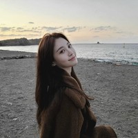 Dalam suatu kesempatan, Yura Girl’s Day mengungkap bahwa dirinya dihubungi lebih dari 40 agensi yang ingin merekrutnya. Sang ulzzang mencuri perhatian saat mengunggah videonya menari di internet. Foto: dok Instagram @yura_936