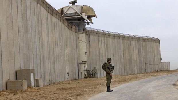 Israel pada Selasa, (7/12/2021), mengumumkan penyelesaian peningkatan keamanan di sekitar Jalur Gaza yang dirancang untuk mencegah gerilyawan menyelinap ke negara itu. (AP Photo/Tsafrir Abayov)