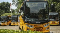 Kerennya lagi bus ini juga memiliki satu unit TV yang bisa digunakan untuk menghibur siswa kala berangkat maupun pulang sekolah.
