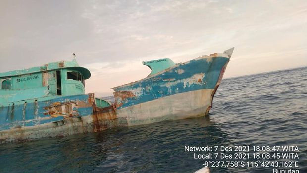 Kapal ikan KM Sinar Bahari ditemukan terombang-ambing tanpa awak di perairan Bali.
