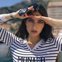 Wanita 33 tahun itu mengakui jika tumbuh di lingkungan pembalap membuatnya belajar banyak soal meraih impian dengan dedikasi, disiplin, dan kerja keras. Tapi ia memilih untuk bekerja sebagai PR. Foto: Instagram @kellypiquet