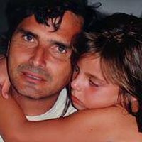 Ia sendiri merupakan anak dari Nelson Fiquet, pembalap yang tiga kali menjuarai F1. Ayah Kelly yang punya tujuh anak kini mengurus putra-putranya yang juga terjun ke dunia balap, yakni Nelson Piquet Jr dan Pedro Piquet. Foto: Instagram @kellypiquet