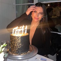 Duel pacar Kelly dan Hamilton dikatakan merupakan salah satu perkelahian pascabalapan paling intens. Menariknya, calon ayah mertua Verstappen juga pernah terlibat pertengkaran serupa dengan Eliseo Salazar dalam laga Grand Prix di Jerman pada 1982. Foto: Instagram @kellypiquet