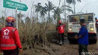 Terakhir, warga diimbau mewaspadai ancaman lahar di jalur sungai atau lembah yang berhulu di Gunung Semeru. Mengingat banyaknya material vulkanik yang sudah terbentuk.  