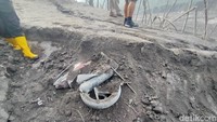 Radius dan jarak rekomendasi ini akan terus dievaluasi untuk mengantisipasi jika terjadi perubahan. Warga juga diimbau tidak beraktivitas di area terdampak awan panas, karena saat ini suhunya masih tinggi.  