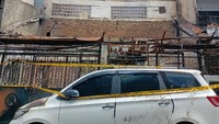 Satu orang kakek berusia 85 tahun selamat dari peristiwa kebakaran. Kondisi kakek tersebut sehat dan saat ini sedang berada di Polsek Tambora. Foto: Kondisi terkini kebakaran rumah yang menewaskan 5 orang di Tambora, Jakbar (Karin Nur Secha/detikcom)