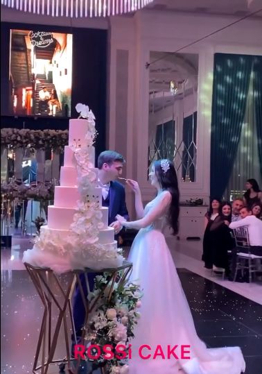 Staf Hotel Lakukan Prank Jatuhkan Kue Pengantin