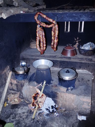 5 Kuliner Ekstrem yang Terbuat dari Darah Babi