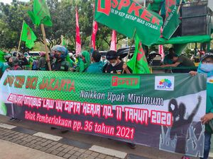 Massa Buruh Sempat Geruduk Kantor Anies: Mana Janji Gubernur Bencong?