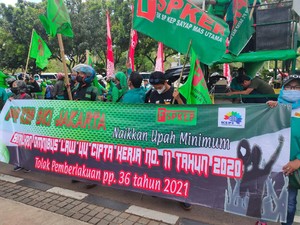 Massa Buruh Sempat Geruduk Kantor Anies: Mana Janji Gubernur Bencong?