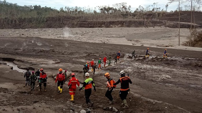 MIND ID Turunkan Tim Tanggap Darurat Bantu Korban Erupsi Semeru