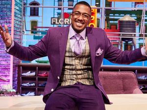 Menanti Anak Ke-8 Lahir, Nick Cannon Dapat Kado Vending Machine Isi Kondom