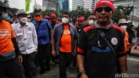 Said Iqbal juga mengatakan, jika tuntutan tidak terpenuhi, buruh akan terus menggelar aksi dengan eskalasi massa yang lebih tinggi.   