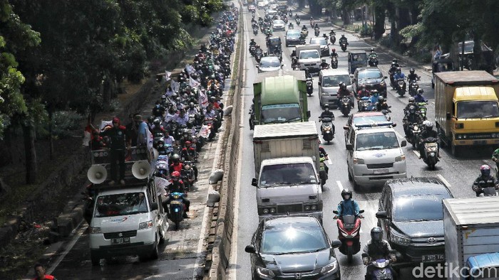 Daftar Lengkap UMK di Jabar 2023, Tertinggi Rp 5,17 Juta Daftar Lengkap UMK di Jabar 2023, Tertinggi Rp 5,17 Juta