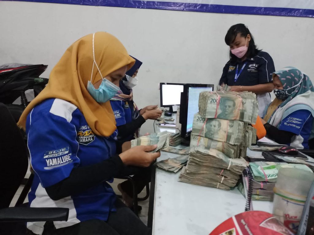 Pedagang di Sragen beli Xmax pakai uang recehan