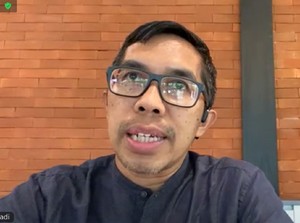 A Fuadi Riset Mendalam Dua Tahun untuk Novel Biografi Buya Hamka
