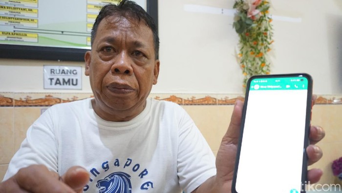 pengacara menunjukkan chat novia widyasari
