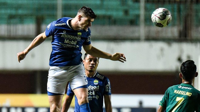 Pekan ke-16 BRI Liga 1 2021 mempertemukan Persib vs Persebaya. Pertandingan digelar di Stadion Maguwuharjo, Sleman, Rabu (8/12/2021) malam WIB.