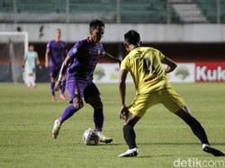 Pertandingan lanjutan BRI Liga 1 pekan ke-16 antara Barito Putera melawan Persik Kediri berlangsung di Stadion Maguwoharjo, Sleman, Yogyakarta, Rabu (8/12/2021).