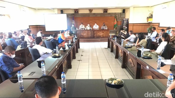 Pertemuan Satpol PP Provinsi Bali dengan pengelola THM jelang Nataru. (Sui Suadnyana/detikcom)