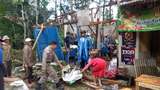 Pohon Tumbang Hancurkan Warung dan Putuskan Jaringan Listrik di Trenggalek