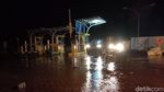 Potret Dahsyatnya Ombak Besar Banjiri Kawasan Megamas Manado