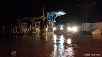 Saat itu pengelola langsung menutup beberapa lokasi di kawasan Megamas mengantisipasi gelombang pasang yang lebih besar.