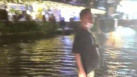 Belum diketahui ada-tidaknya korban jiwa dan kerusakan akibat ombak besar di kawasan Megamas, Manado.
