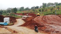 Kepala Badan Perencanaan Pembangunan Penelitian dan Pengembangan Daerah (Bappppeda) Sumedang Tuti Ruswati mengatakan pembangunan yang sedang berlangsung di belakang kampus Unpad tersebut merupakan pembangunan khusus untuk jalur gerbang exit tol yang ditargetkan akan selesai akhir tahun ini.